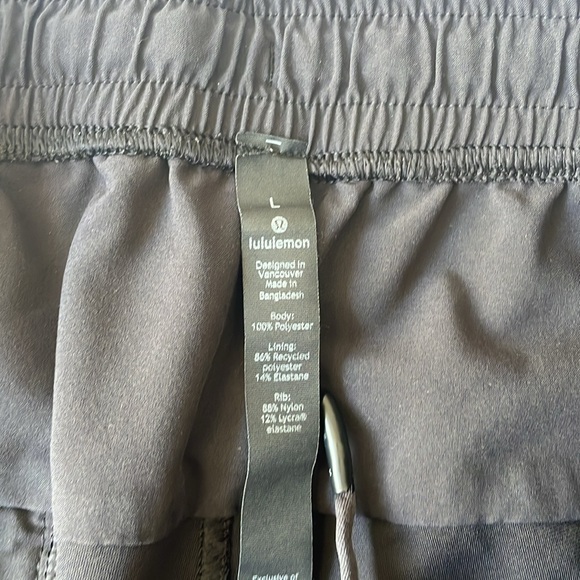 Lululemon athletic men’s pants sz L gently used - Picture 5 of 10